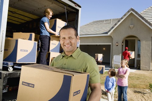 Device settings and cookie preferences for a moving company website